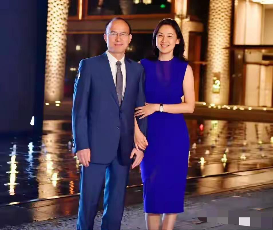 郭紫欣：父亲曾是上海首富，母亲是知名主持，她却定居美国，不开豪车、不混名流圈，靠