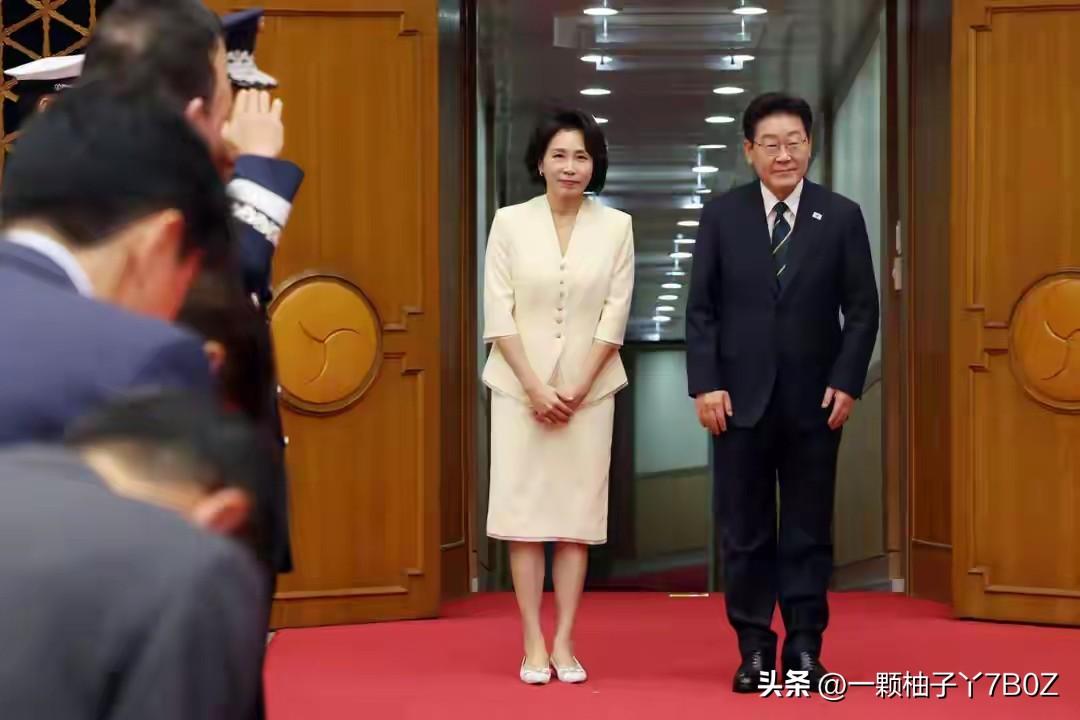 韩国总统李在明7日动身前往土耳其安卡拉，此番是受北约秘书长吕特邀请出席北约峰会，