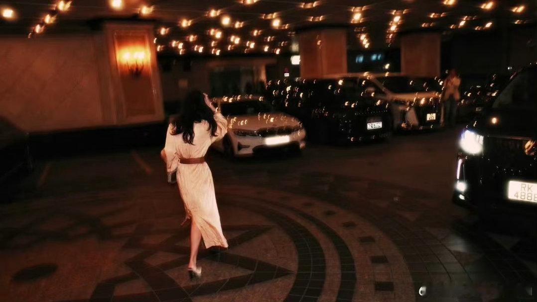 朱珠  姐你啥接点高智的剧吧！！不然对不起你那张顶配的脸啊！！！