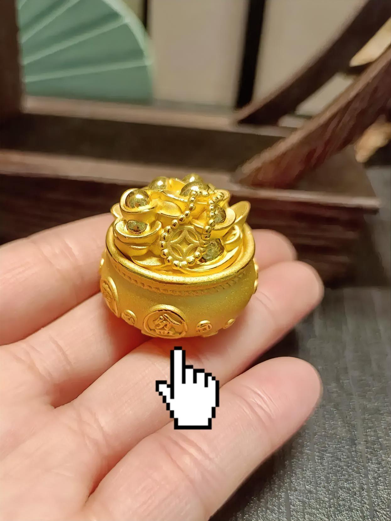 手里大量持金的人，现在估计彻底睡不着觉了！
 
不是因为金价跌到低位，而是不少人