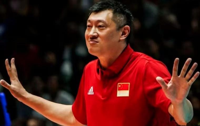 洛杉矶奥运会周期，中国女排主教练最佳人选，不外乎以下四位：
 
1、匡奇：现任中
