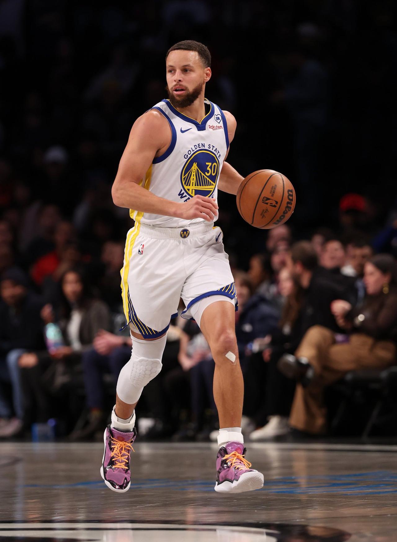 过去 9 个赛季收入最高的 NBA 球员💸
🔸2025-26 赛季：斯蒂芬·