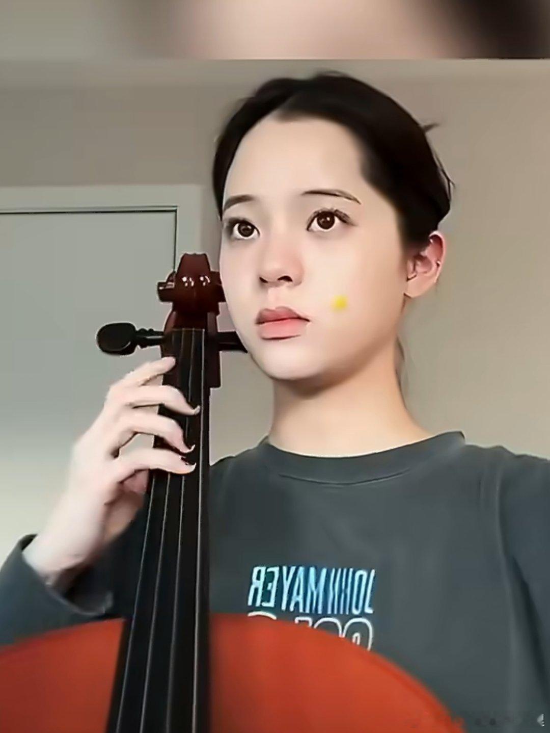 欧阳娜娜欧阳娜娜一天的工作都在干嘛 抛开镜头前的精致模样，褪去外界赋予的甜美光环