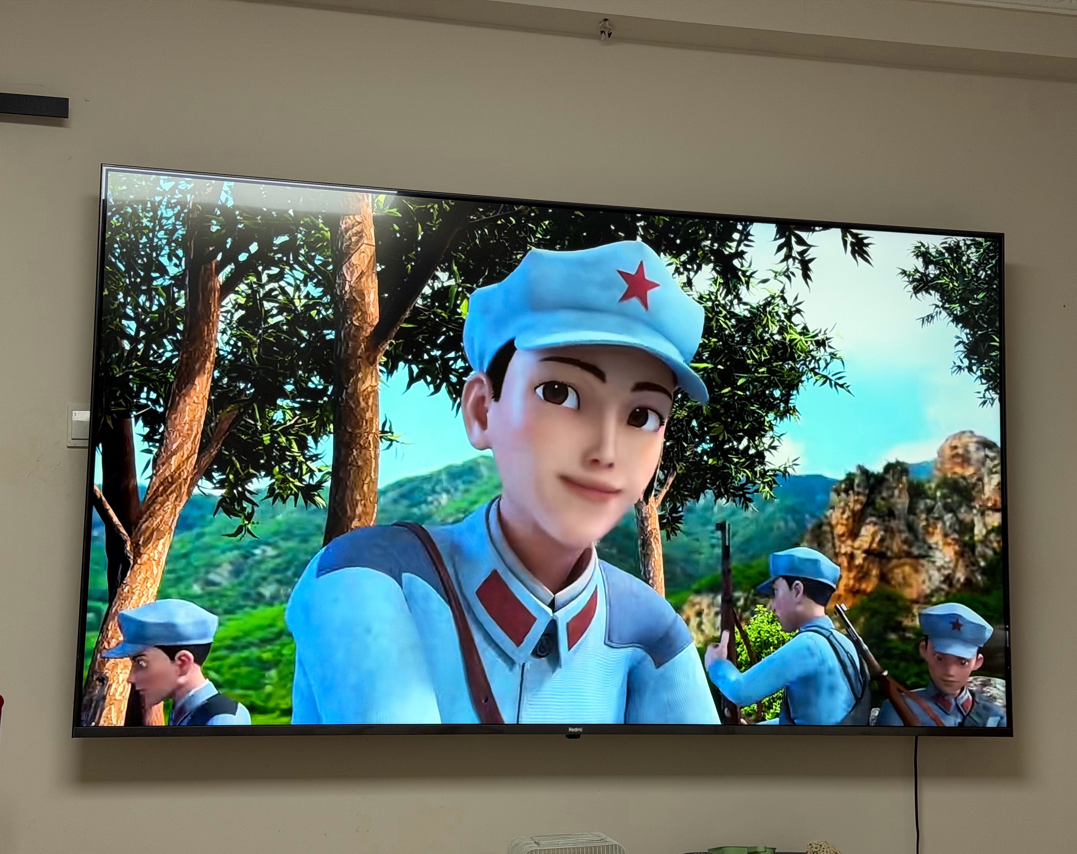 出差上海AWE，上海待5天然后去南宁上课。出发前，火箭正入迷的看着他的抗战动画片