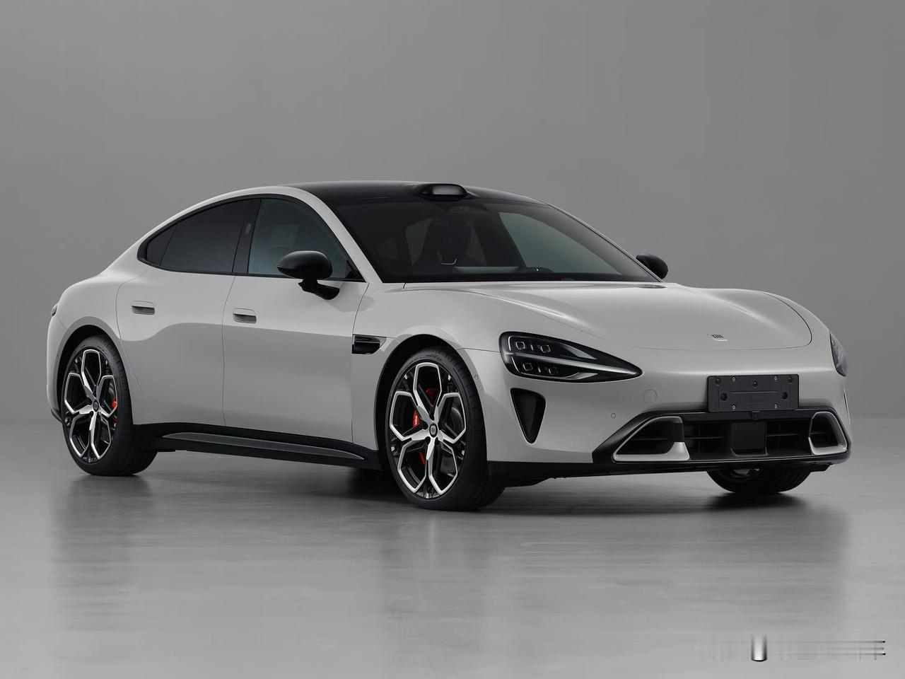 外观选装又玩出新花样？新款小米SU7申报图来了！
日前，我们在工信部看到了新款小