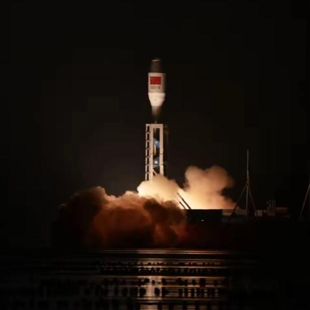 本月第五次发射来了。3月22日23时49分在山东海阳附近海域捷龙三号一箭十星发射