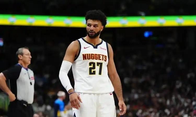 卫冕冠军竟在给“鱼腩”送温暖？满级号的掘金，硬是被残阵灰熊掀翻了车！
3 月 1