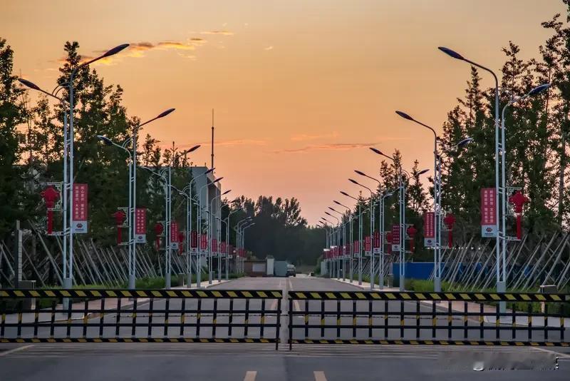 七绝  新韵 雄安一日游（六）大学城
文/李灵秀

雄安创建大学城，世界一流纳北