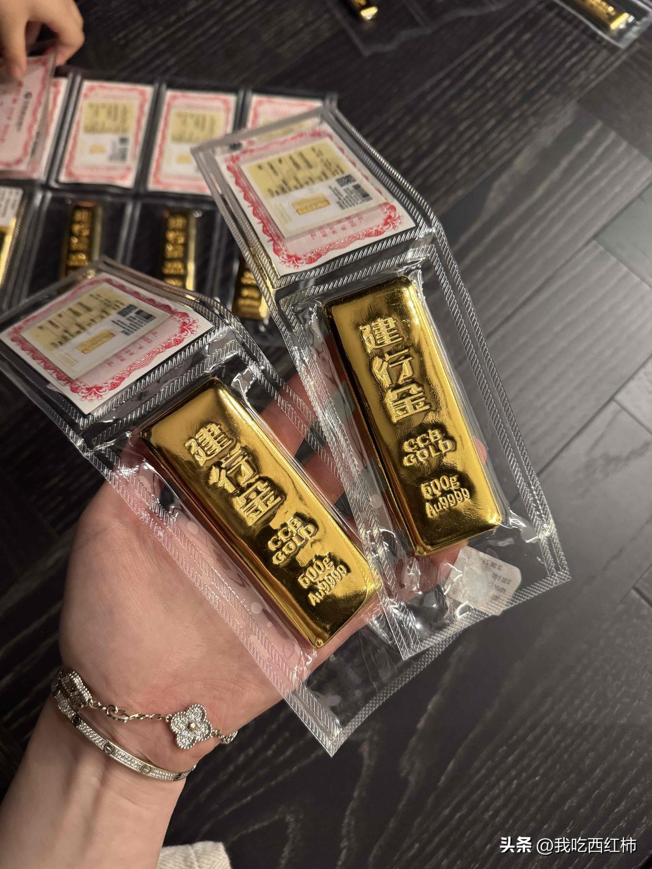 昨天买了10斤黄金，今天已经亏了15w
我赌
美元明天是不可能降息了
但是如果持