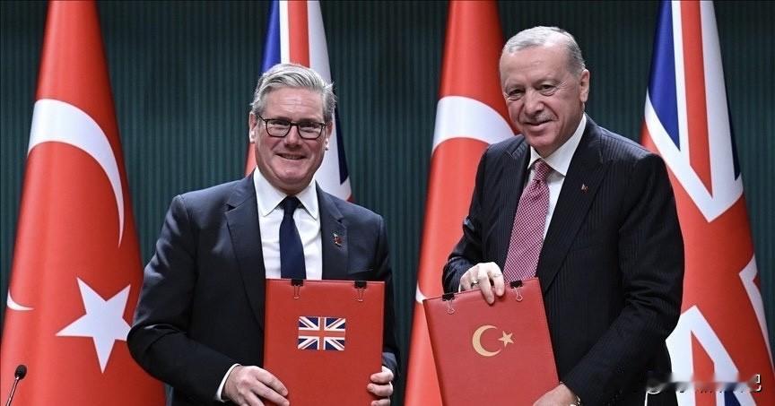 土耳其总统埃尔多安与英国首相斯塔默在安卡拉共同签署了一项军事合作协议，土耳其将向