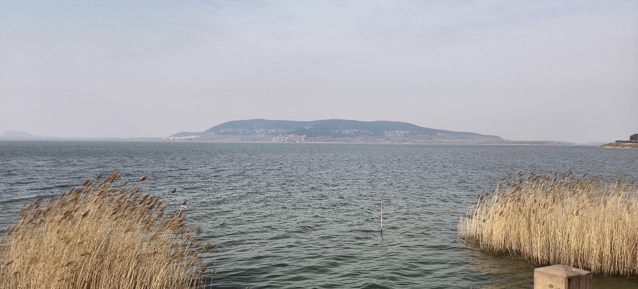 分享一张你手机里的湖照片这是过年的时候和家人们一起去东平湖拍摄的照片!那个时候还