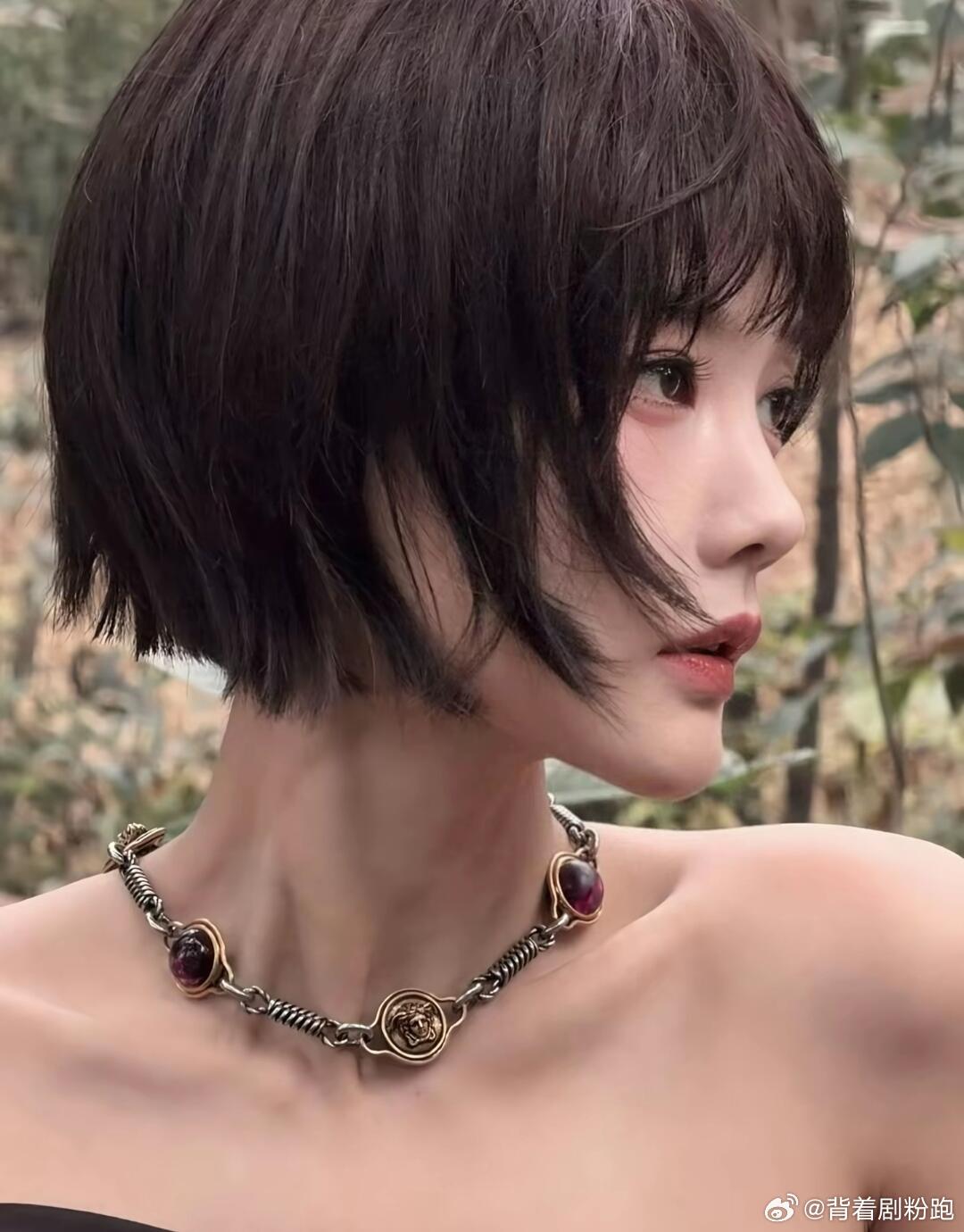 短发李一桐 芭比娃娃谁懂短发李一桐的含金量！完全芭比娃娃来的，还能再重现一次这个