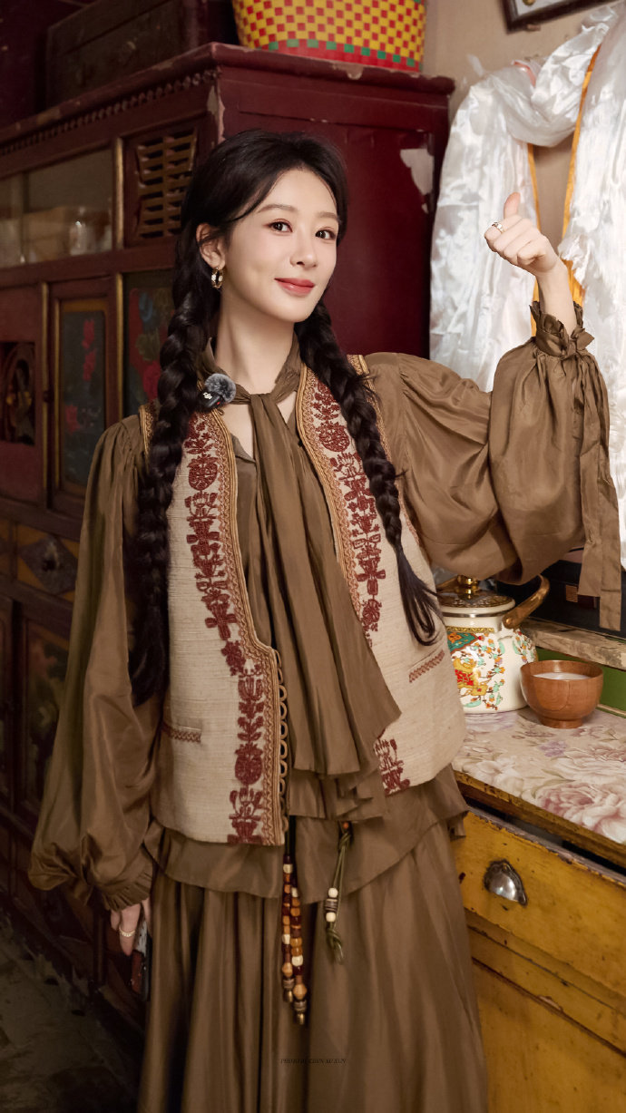 杨紫玉兰花开君再来 💜杨紫董竹君 我许你红装十里，一里流水戏途，渺沙迟寄，花栀