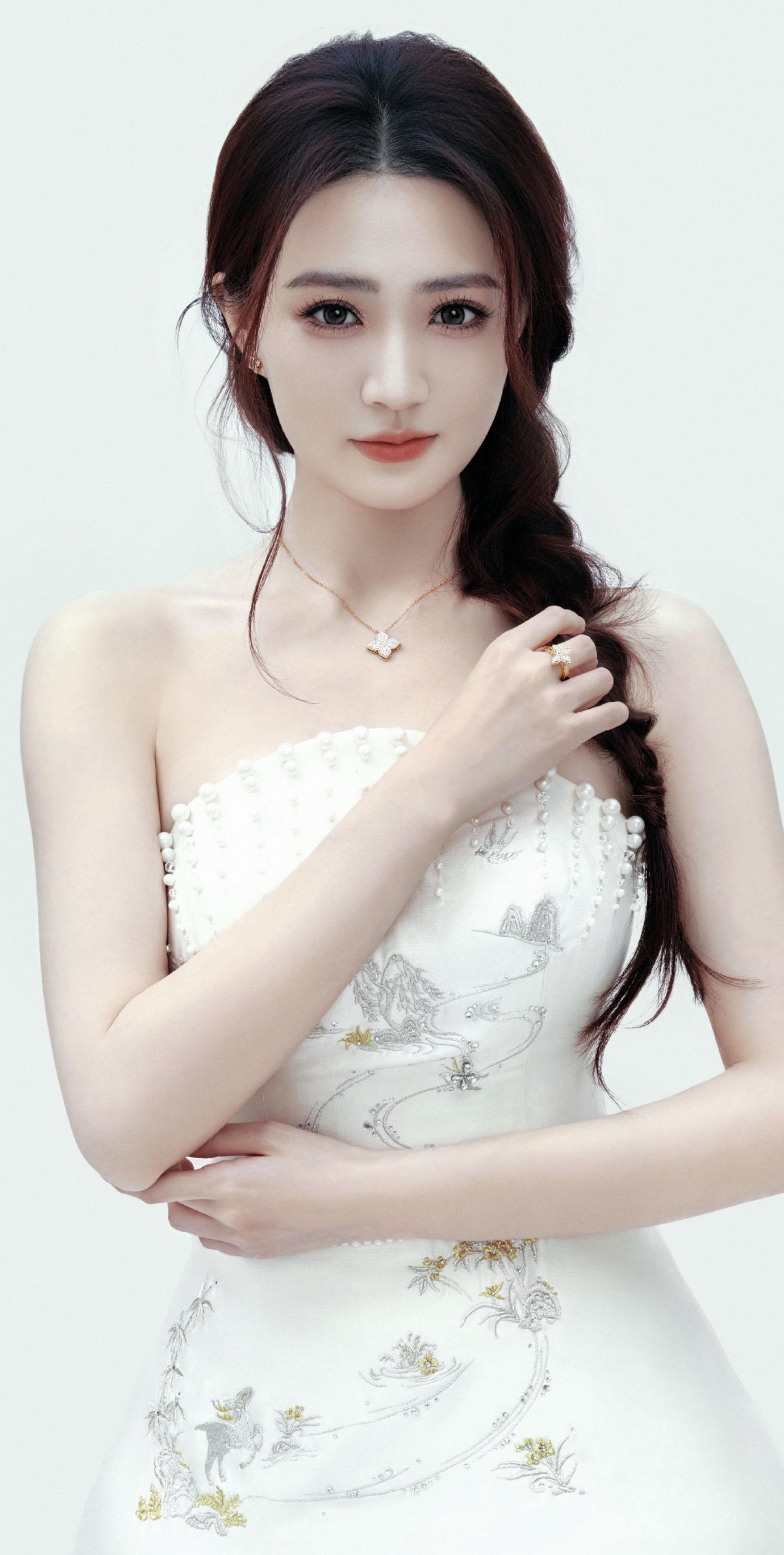 玉娆妹妹真国色。