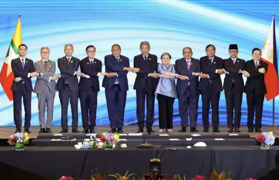 柬泰有可能停火，双方均感谢中方一直以各方都能接受的方式劝和促谈
最近，终于松口气