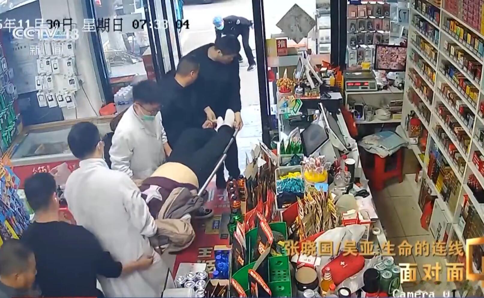 万幸救活了，算是个大团圆结局。万一没救活，按照法律规定，施救者是没有责任的。对了