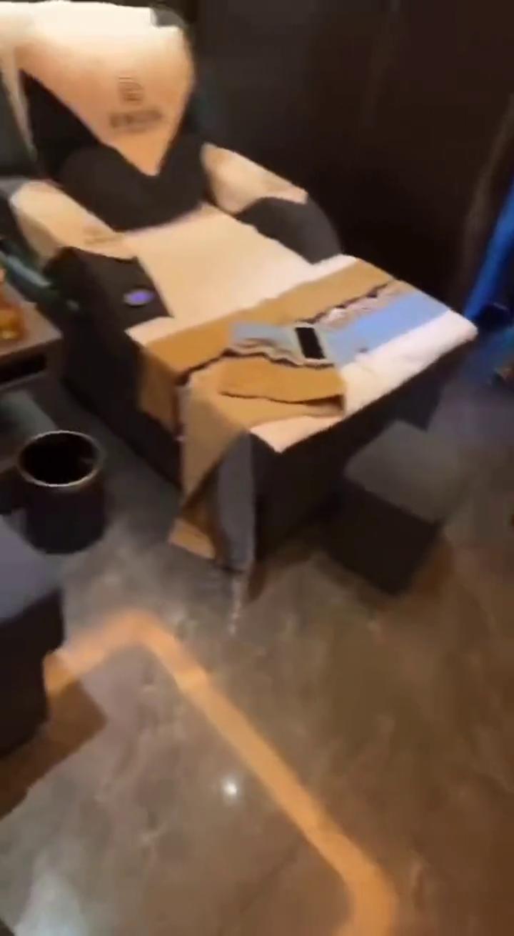 先给哪按？先给它按。先给你按。