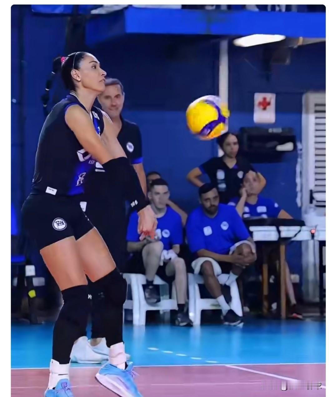 杰奎琳重返赛场！

排球世界：“两届奥运会冠军、世界排球偶像杰奎琳·帕特洛于20