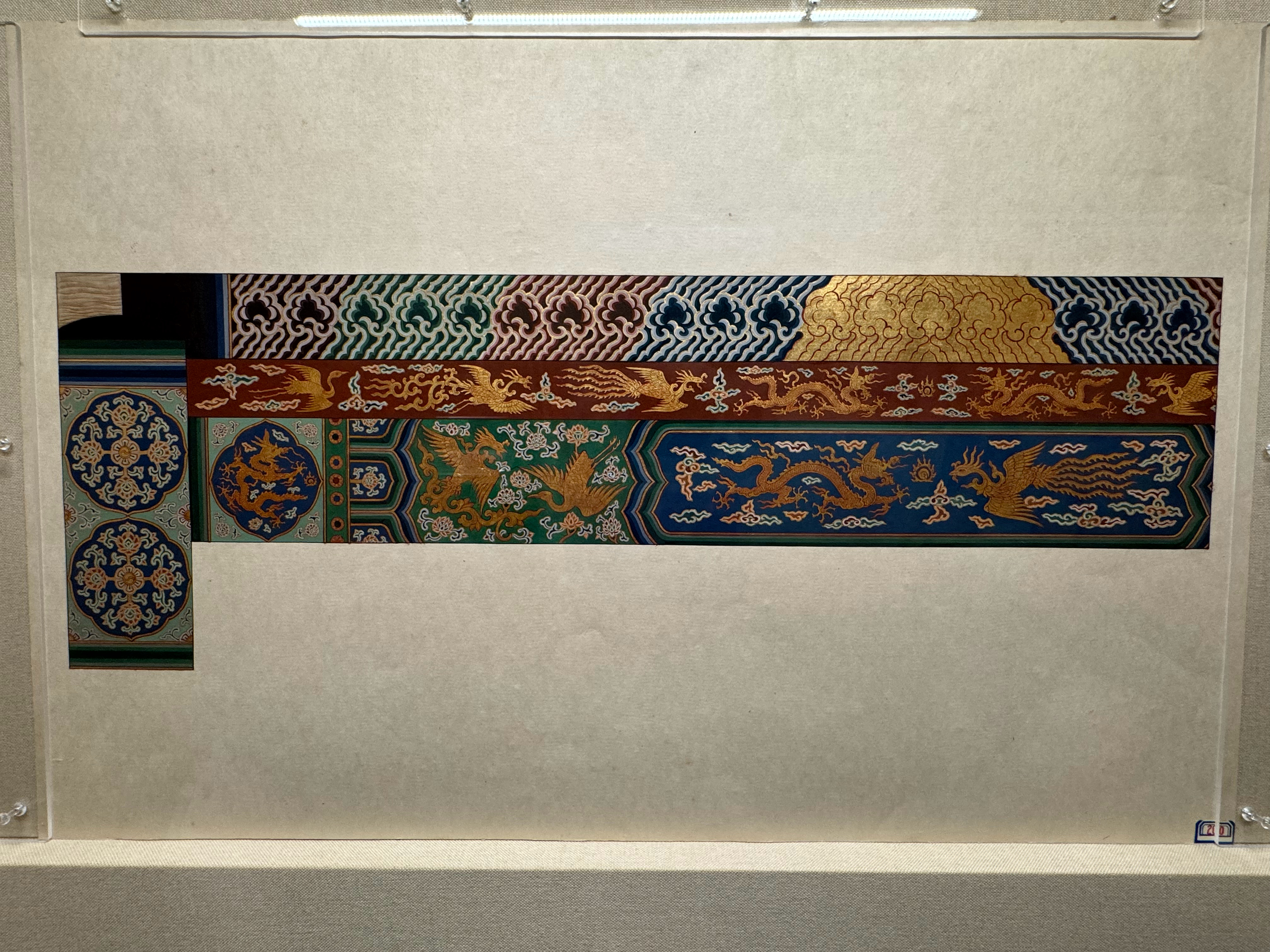 彩画千年 大高玄殿脊部的和玺彩画是最早的官式和玺彩画。诸多纹饰具有明代特征，如最