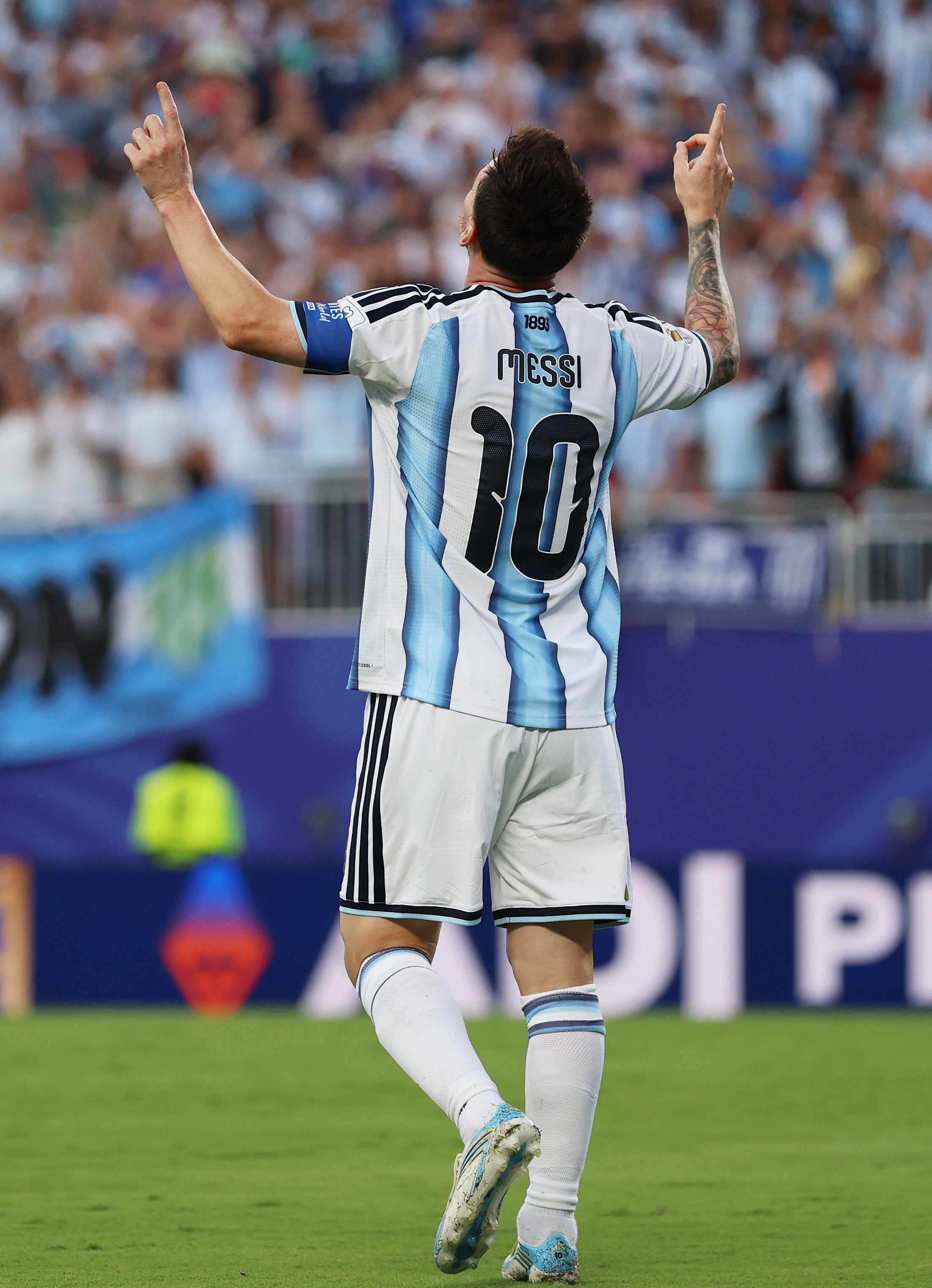 ⭐️🇦🇷 梅西在个人第六次世界杯首战中梅开二度，同时也是他代表阿根廷队的第2