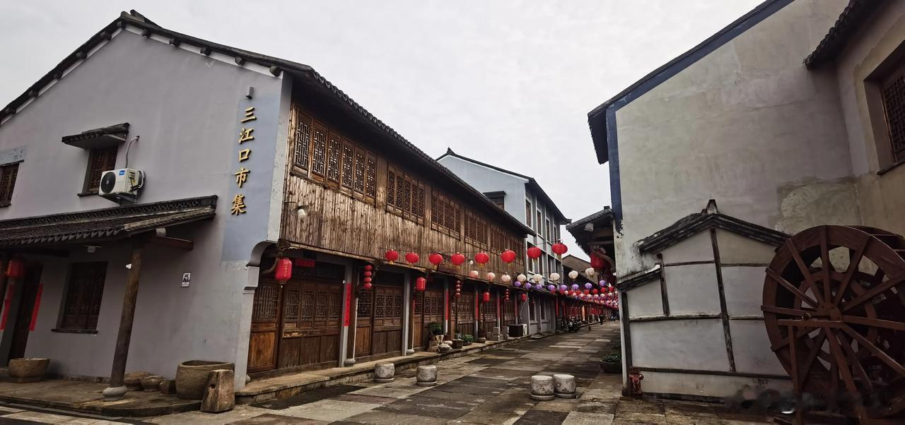 分享路边的景三江口集市，这里也是老街！
三江口集市 三江口旅游区 三江口实景