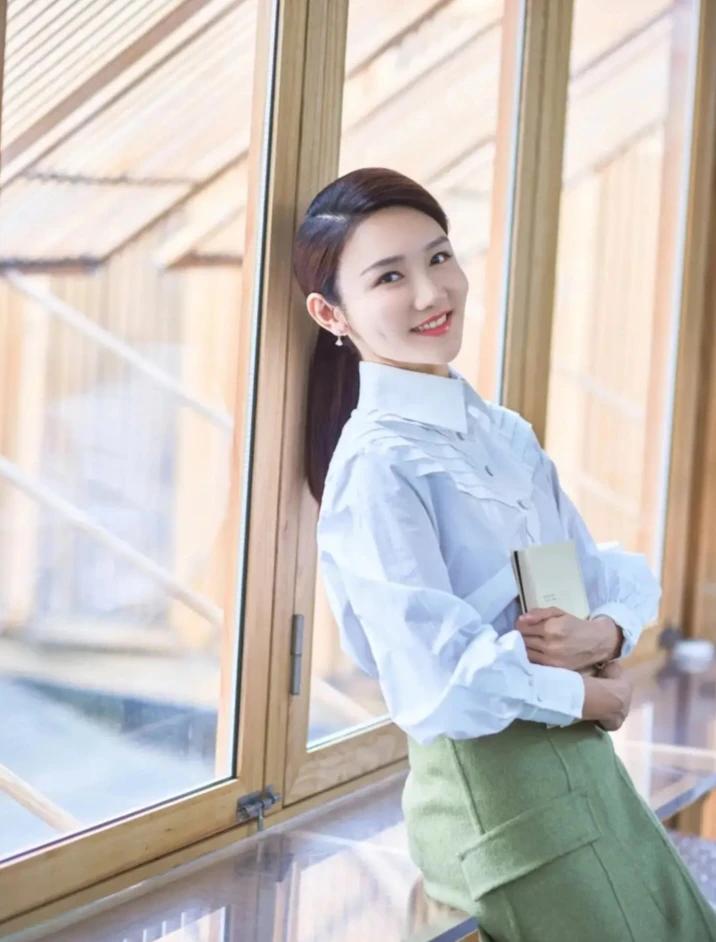 窗明几净，书香满怀
央视小一姐龙🐉洋