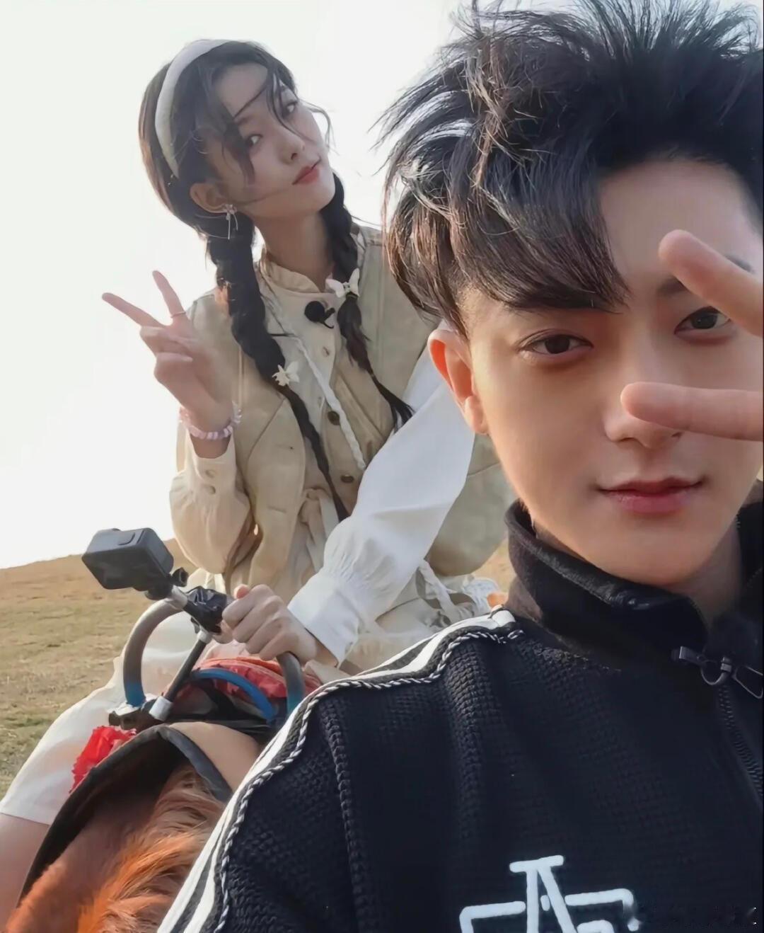 网友也没放过黄子韬的黑眼圈 黄子韬眼睛是眼影还是黑眼圈他自己说是卧蚕，不知道以后