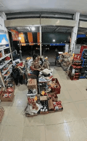 应该是在开玩笑，
但是帽子叔叔不信。