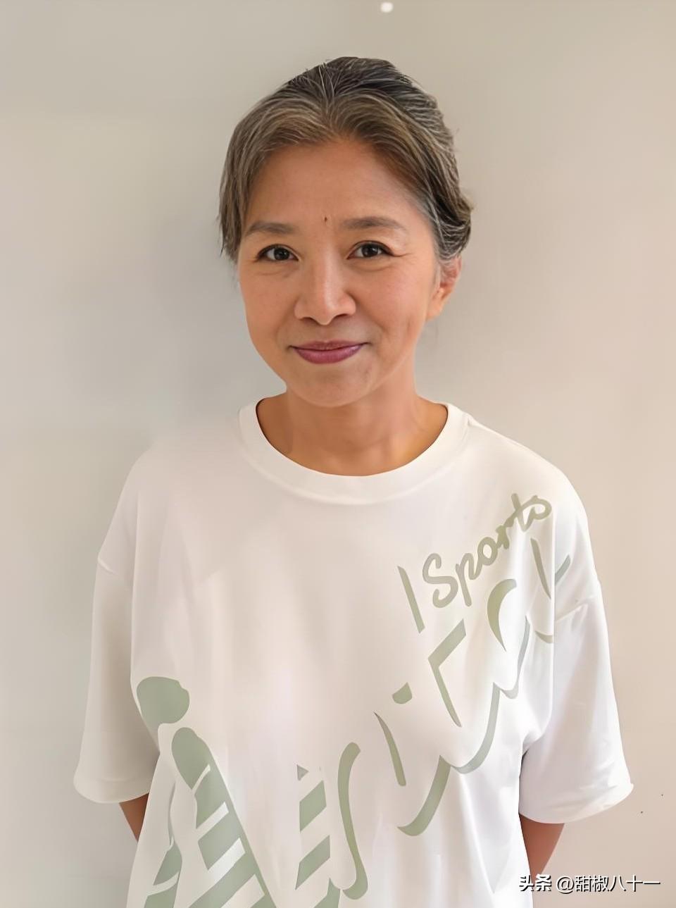 发现个有意思的事儿，

就饰演小笼包奶奶这演员迟蓬，

凡是她演的剧，不论是主角