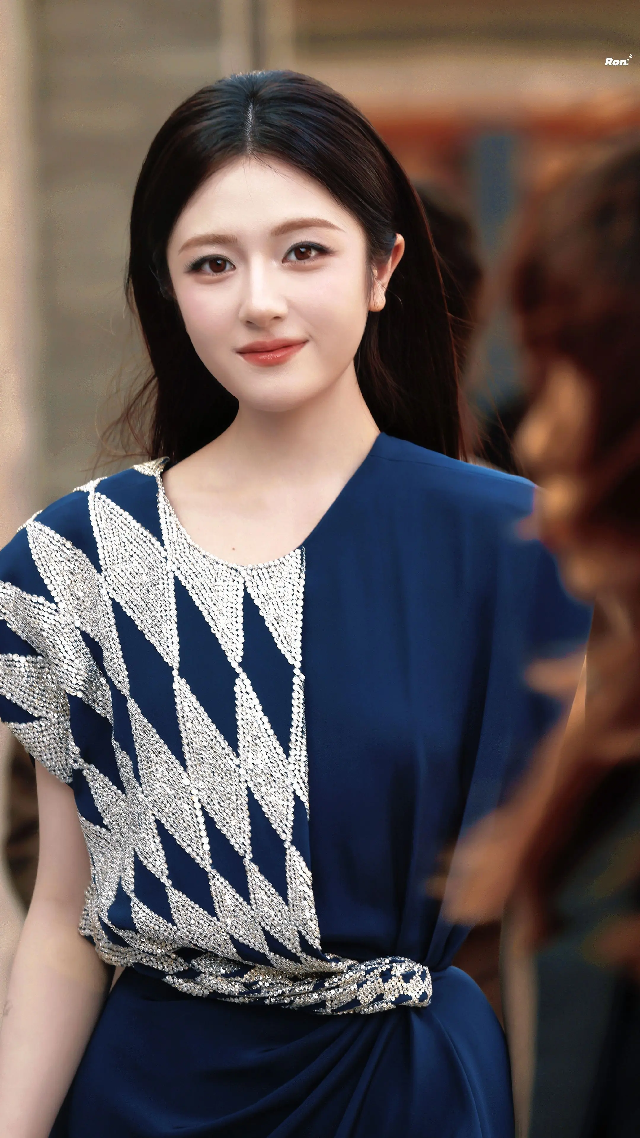 看看这标准的三庭五眼😍😍大气