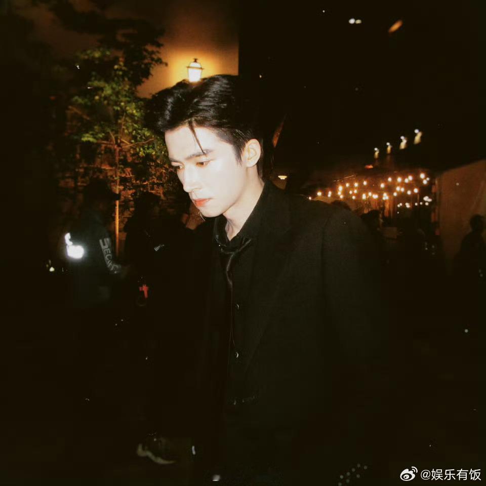 王星越520发3个9999红包王星越 那什么在520很想你们 谁懂此男的520小