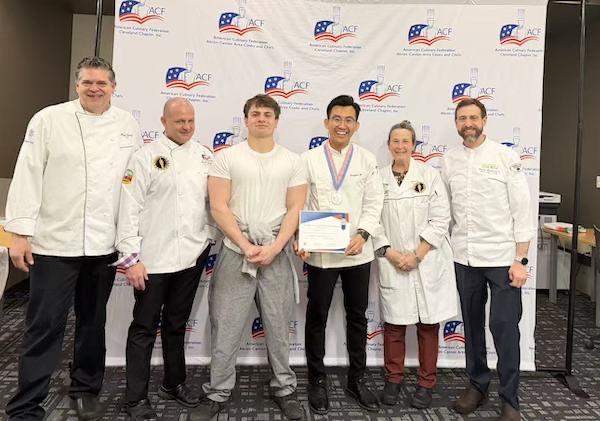 华人厨神炸裂克利夫兰！

——洛杉矶分会中国籍厨师李东辉硬核斩获ACF国际银牌！