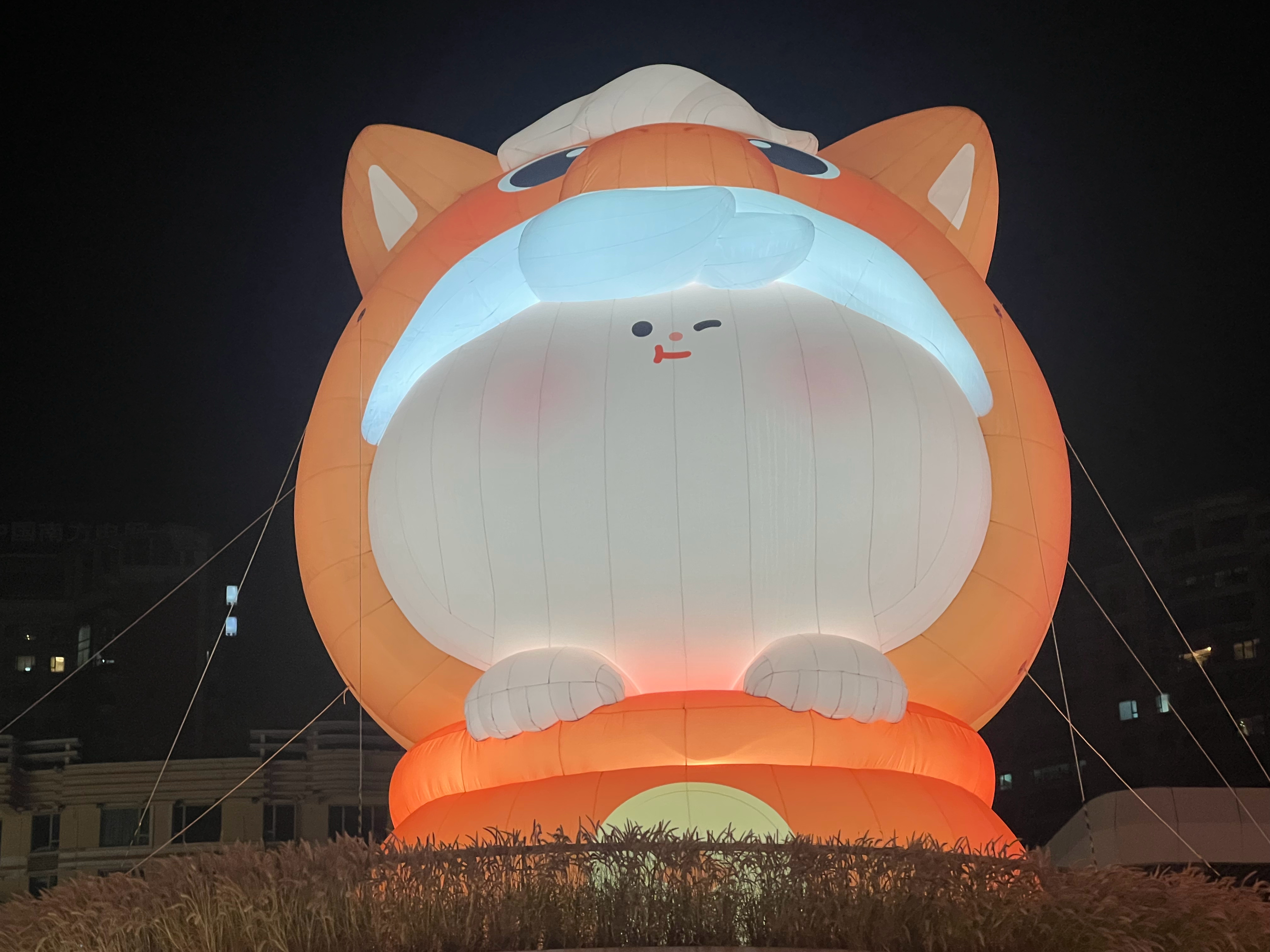 年味的本质，是人情味的集中绽放。春节的意义，从来不止于辞旧迎新，更在于团圆相聚。