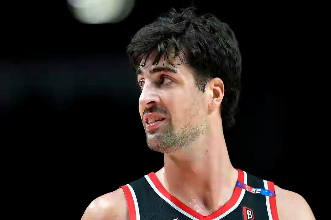 127 - 123，开拓者爆冷险胜勇士。
 

这场球开拓者四人得分超20，阿夫