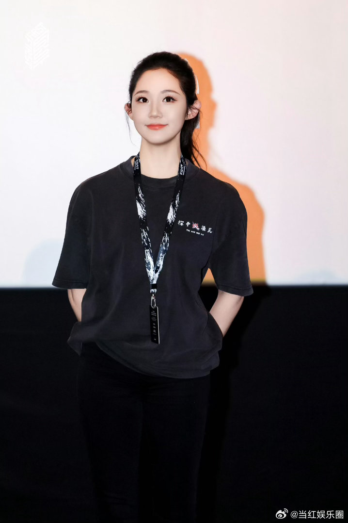 我是演员万千惠、万千惠从浪姐到大银幕因浪姐被更多人记住，为梦想奔赴大银幕，万千惠