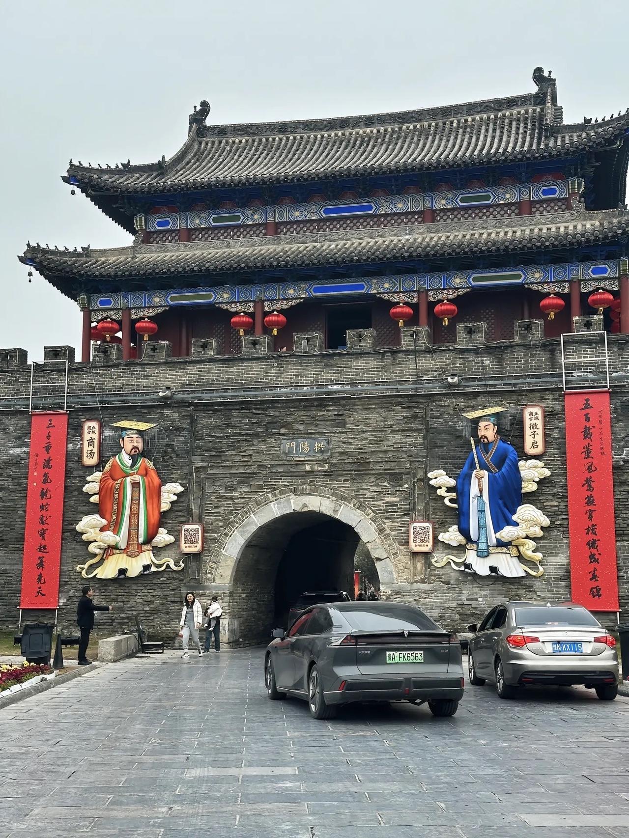 商丘古城在慢慢变好然后惊艳所有人，一座沉睡4000多年的历史即将苏醒。

古城园