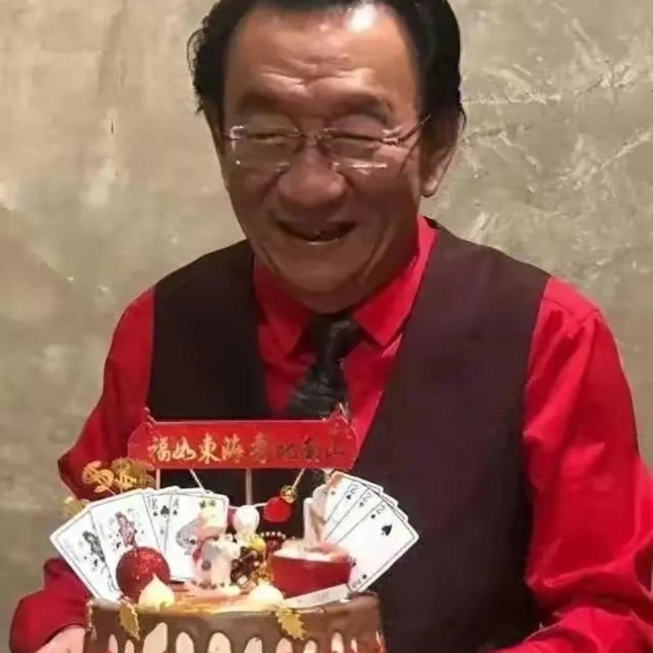 著名相声演员侯耀华太尴尬了！昨天是侯耀华78岁生日，按理说作为常宝华的大徒弟，侯