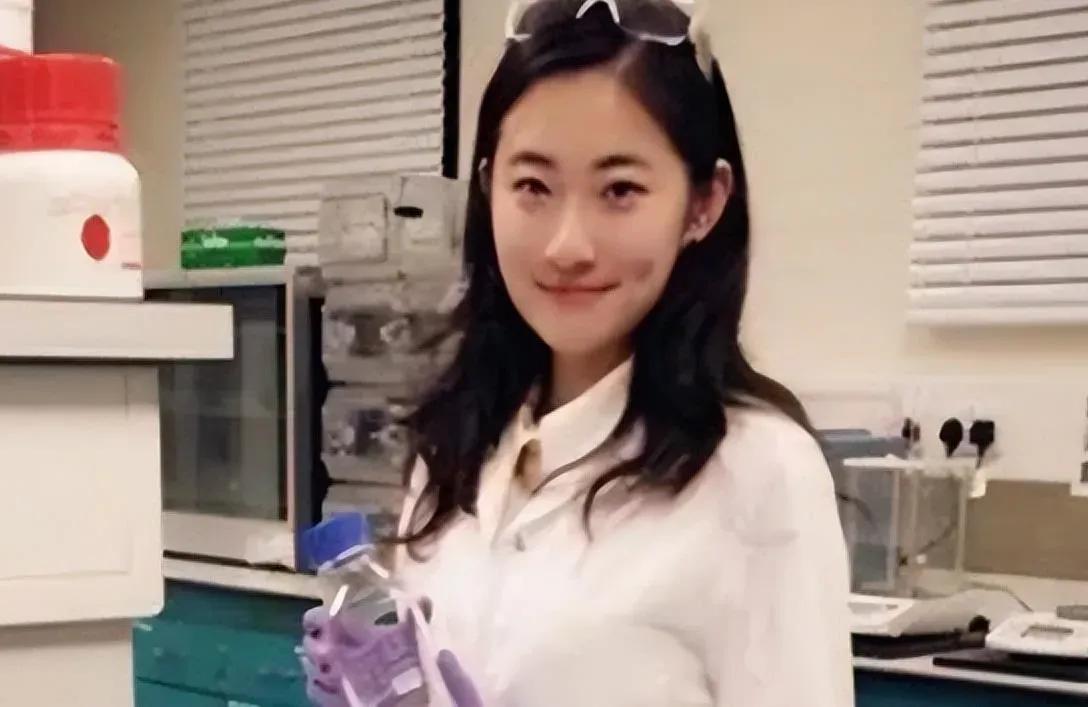 “即使在美国混的再差，我也不会回中国……”这是河南高考状元、清华公费留学生何碧玉