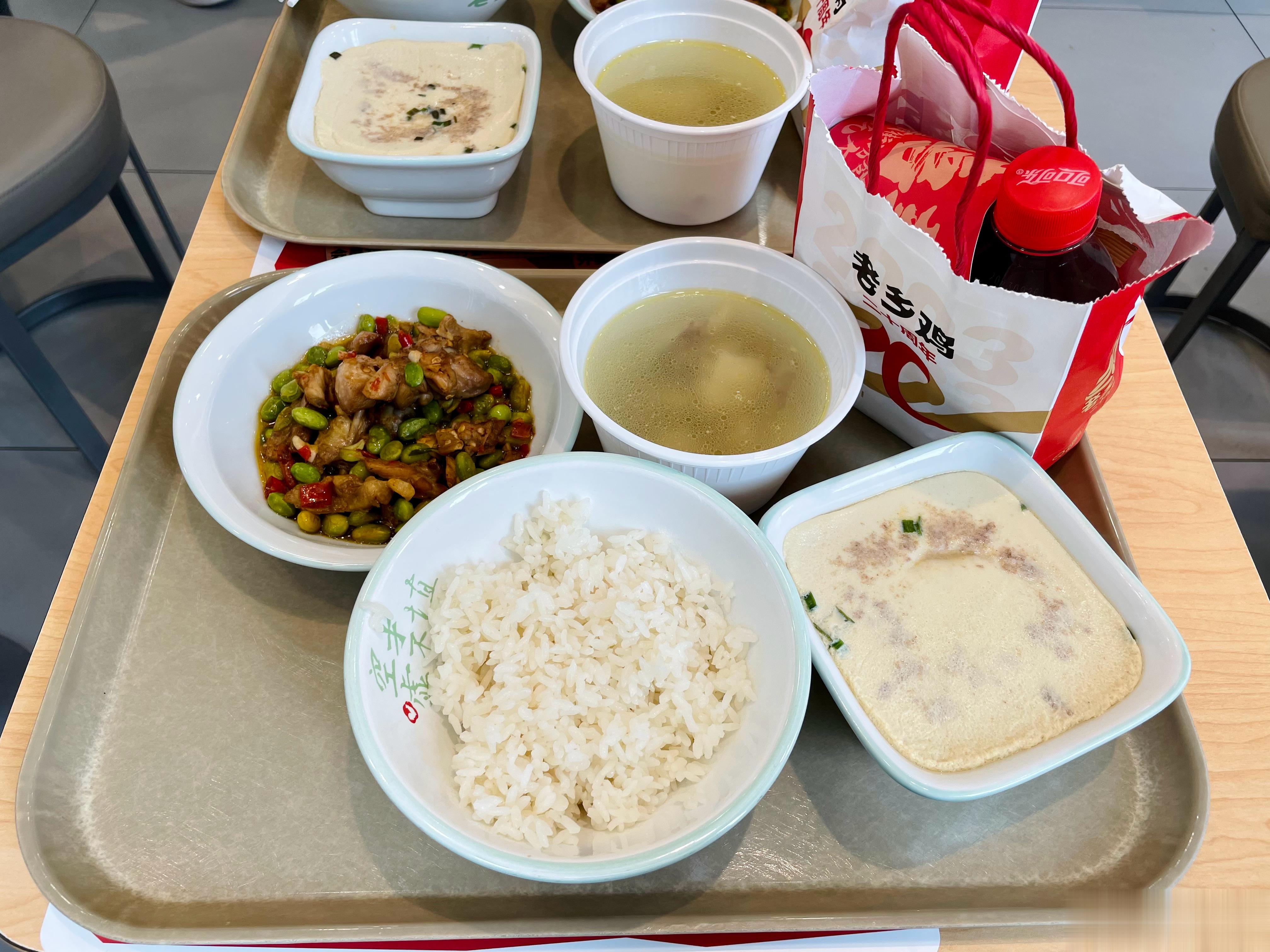 #老乡鸡#免费的午餐还有伴手礼🎁  ​​​