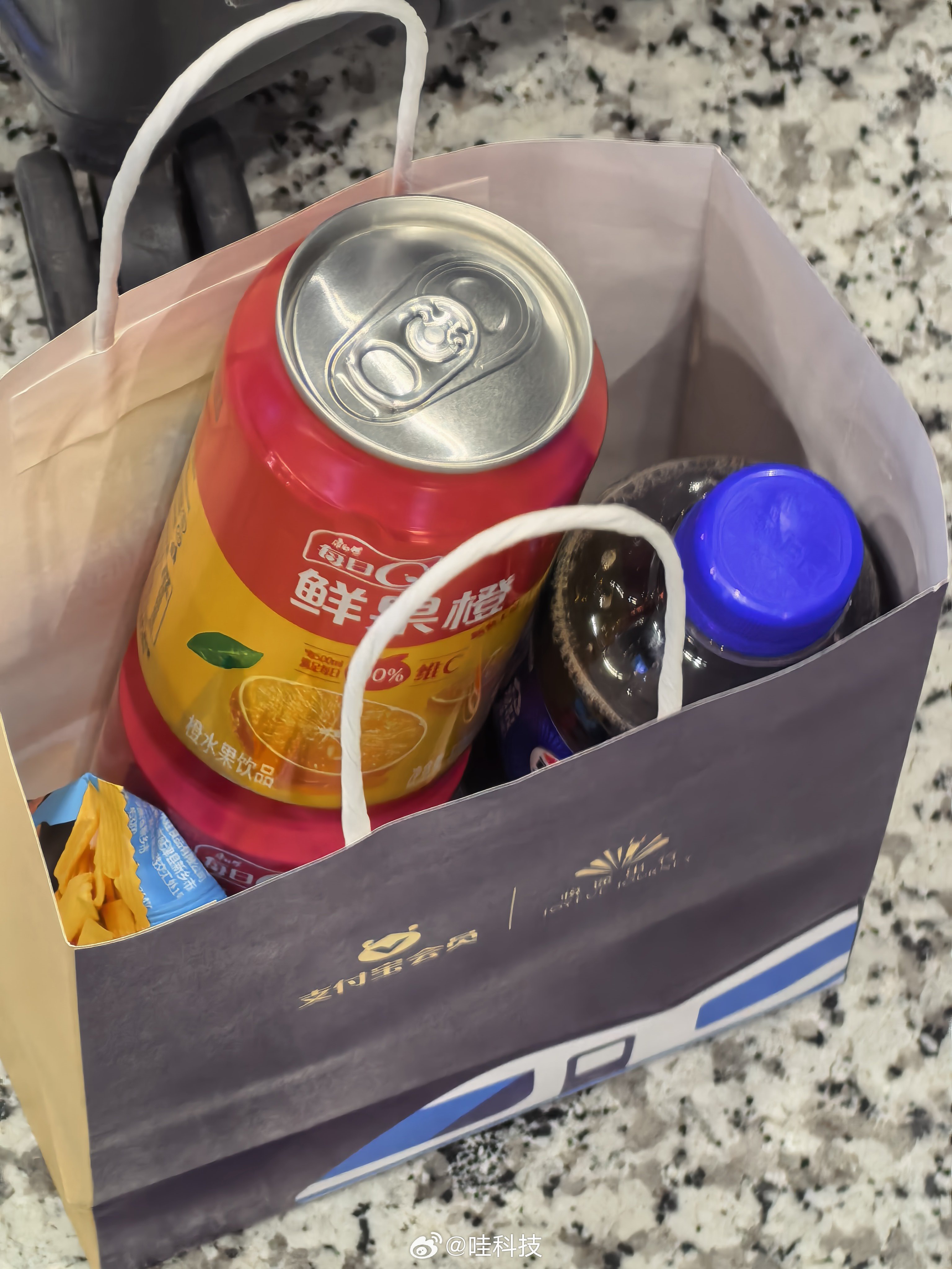 又用支付宝会员，撸了一袋悦途的零食 上海·上海虹桥站