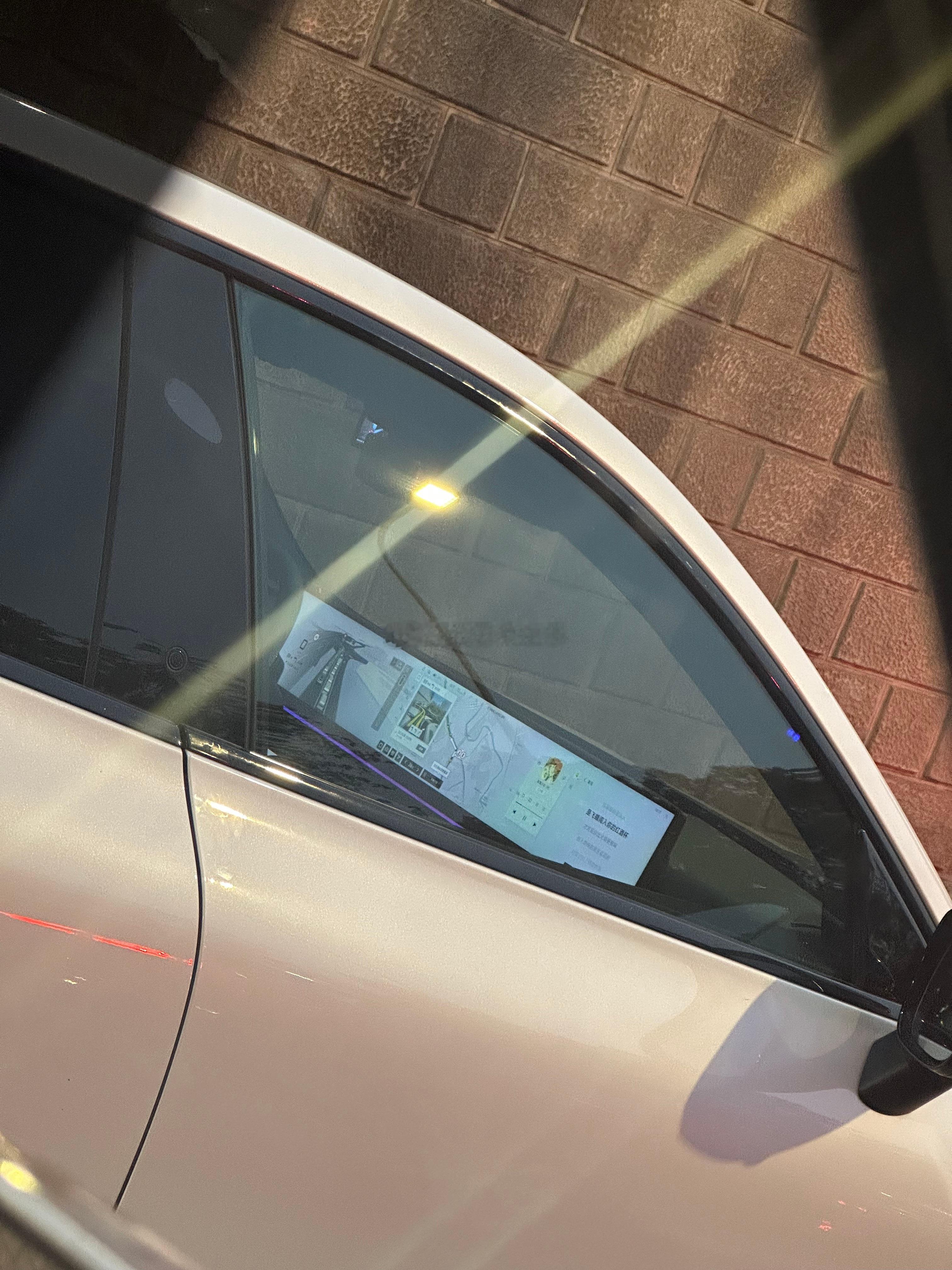 这是车？？？移动影厅？？？还是？？？ 