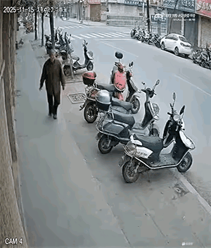 报应来得真快！一位七十多的大爷逛街，一排电动车停放在哪，没惹你，没影响你走路，你