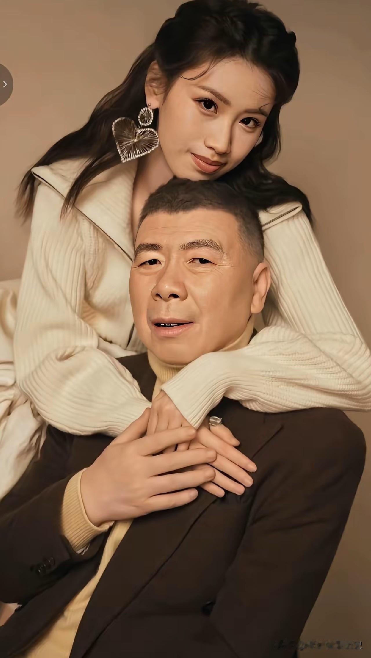 再说是养女就不合适了吧，瞎子也能看出来这就是你亲闺女，这不过不是老徐的亲闺女而已