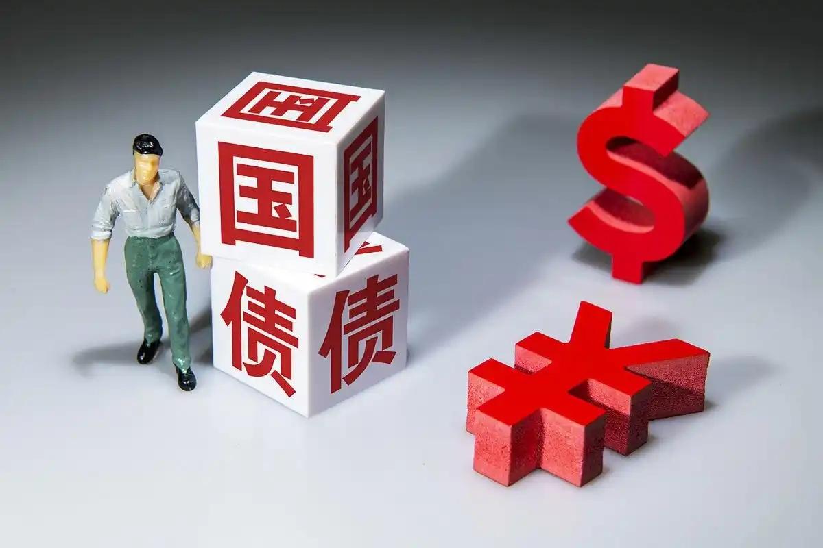 很多人不理解，财政部为什么非要跑去香港发840亿国债？难道是缺钱吗？大错特错！这
