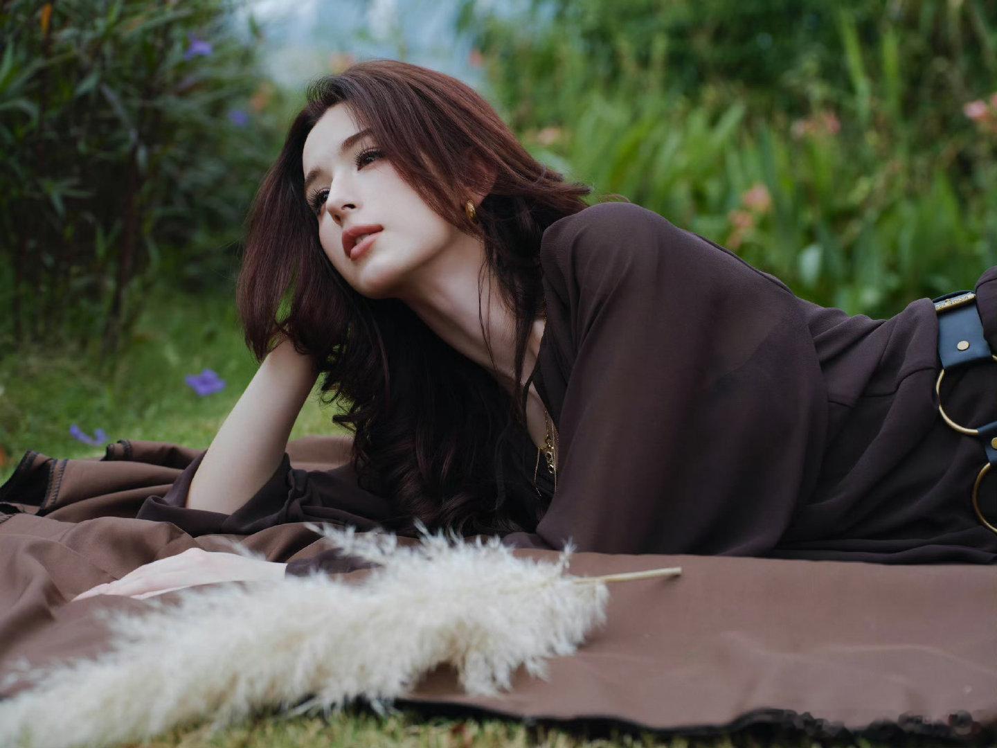 哈妮克孜真人bjd哈妮克孜卷发芭比 苏州活动路透鲨疯了！哈妮克孜复古大波浪搭配棕