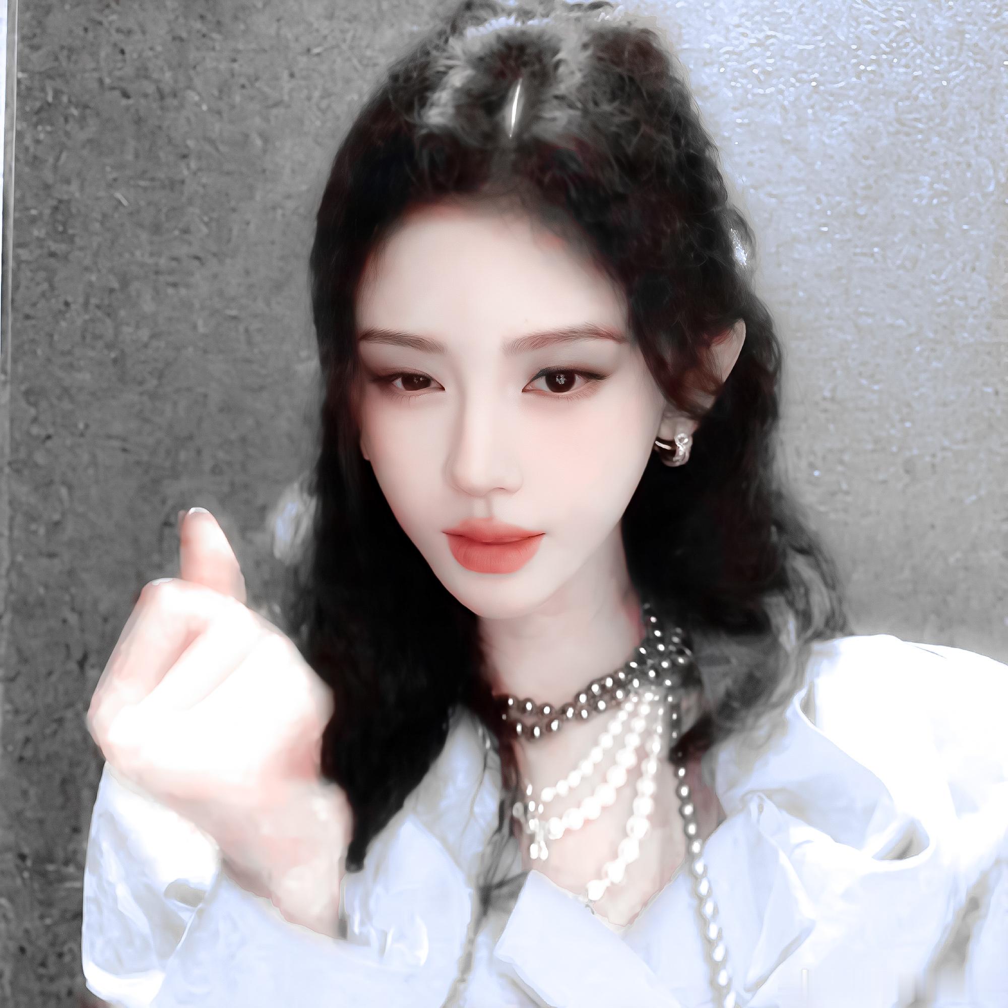 晚风知我意，吹梦到旧秋🐱鞠婧祎 ​​​