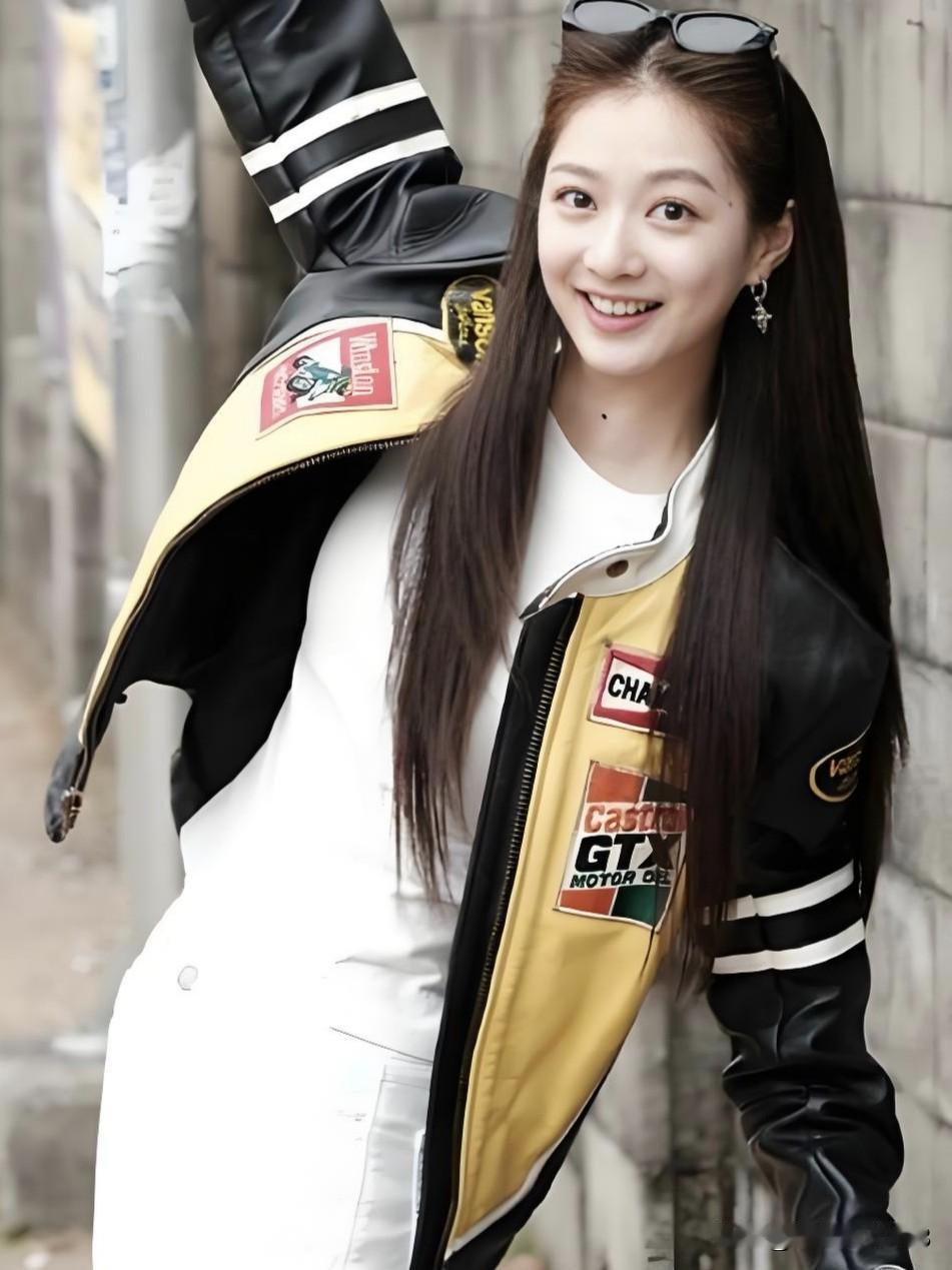 经历过大场面的人，感觉完全不一样[送自己一朵花]太美了吧，简直是美貌与智慧并存，