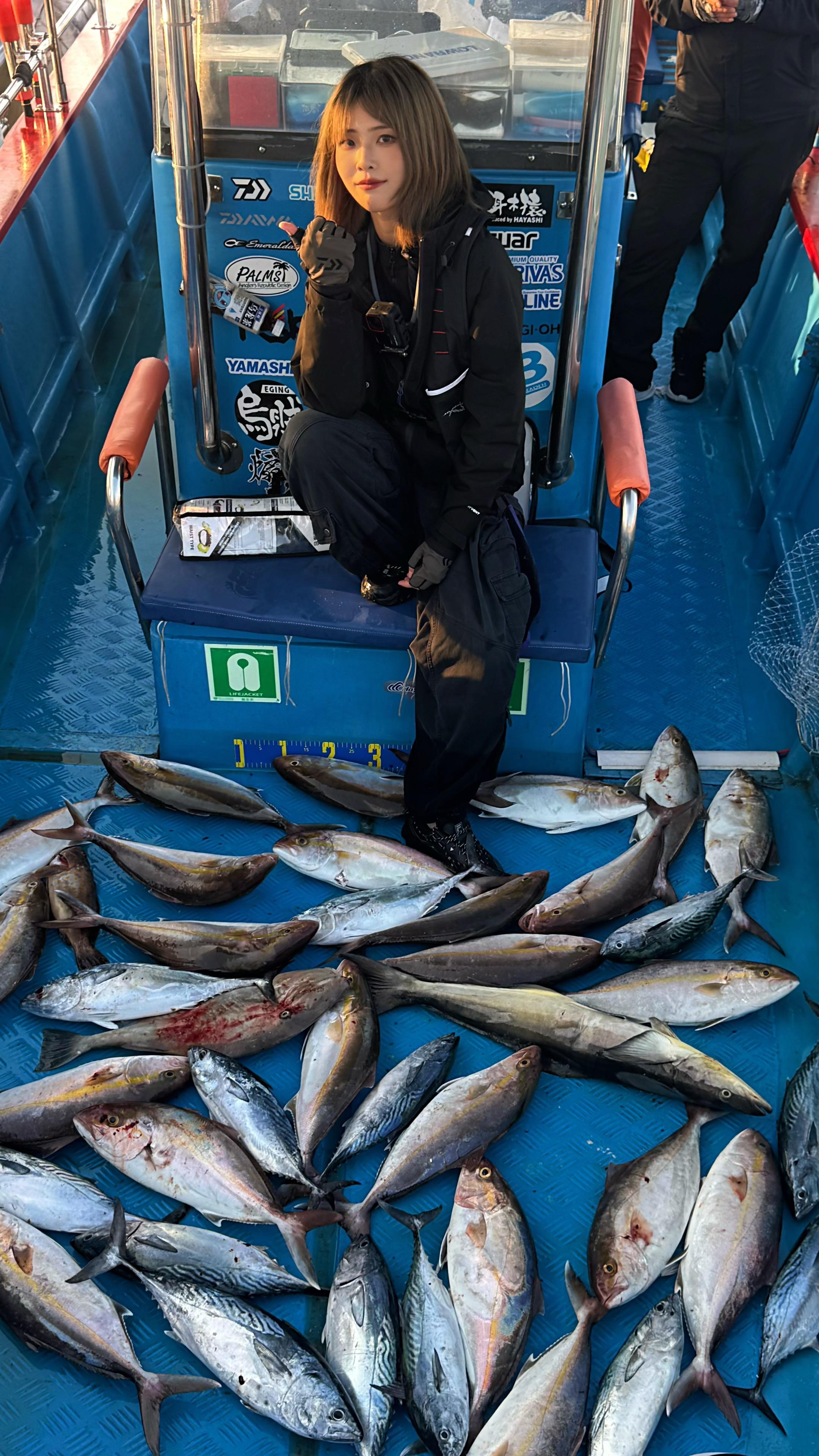 新手buff拉满，谁说海钓抽铁板是男孩子的专利。