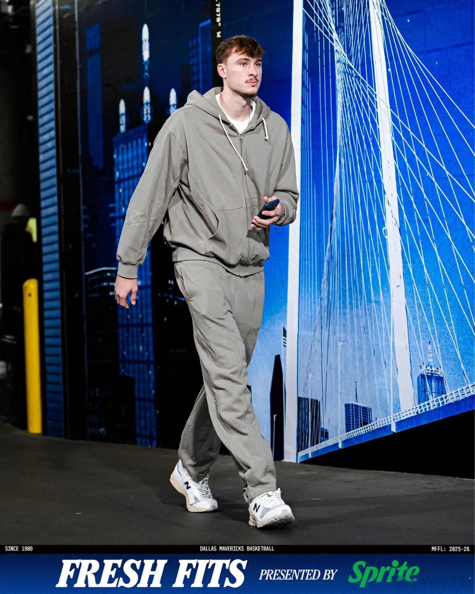 MFFL 基德接受采访。“弗拉格必须去感受'新秀墙'，去触摸它、拥抱它。这只是一