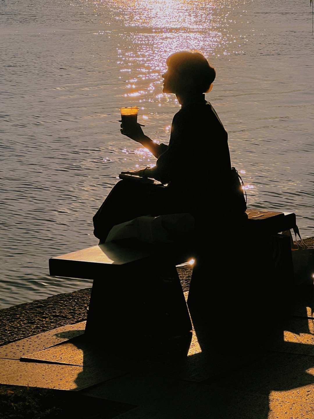 这世上并非任何人任何事都值得从一而终。｜黎紫书《告别的年代》 